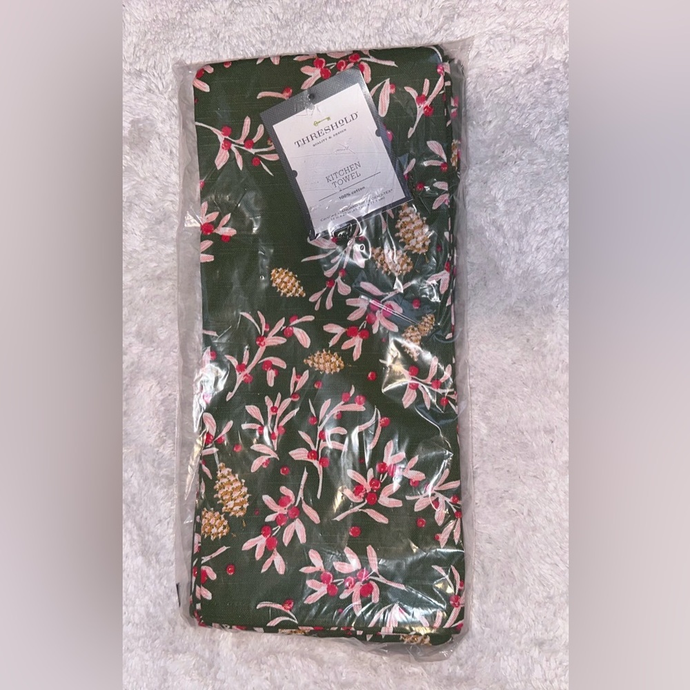 Threshold-4 Christmas Kitchen Towels *1 pack Left*